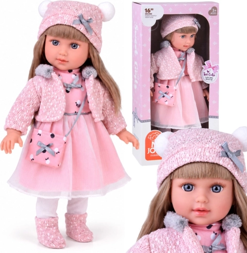 Pop van 43 cm met lang haar in een roze jurk en jasje