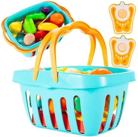 Mand met fruit en groenten om te snijden