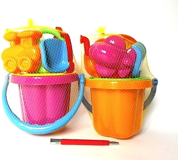 Kinderzandset olifantje met gieter