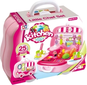 Keukenset in een koffer in de vorm van een autootje voor kleine koks
