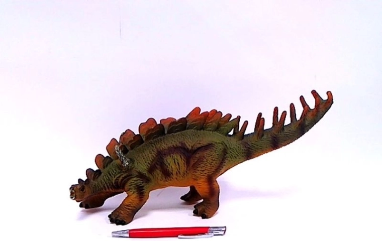 Zachte pluchen dinosaurus met geluid