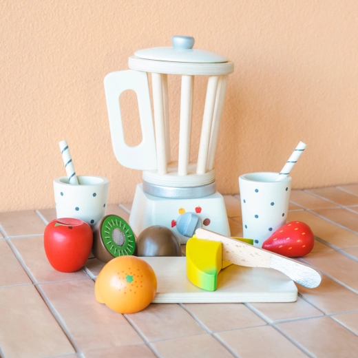 Houten smoothieblender met fruit voor kinderkeuken