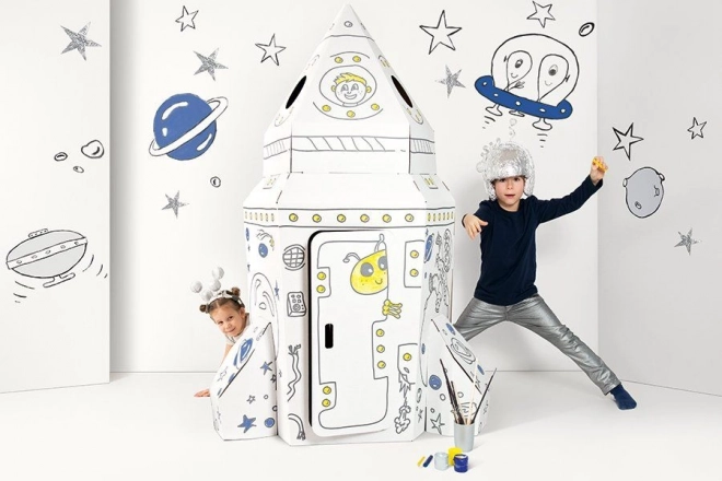 Grote kartonnen ruimteraket