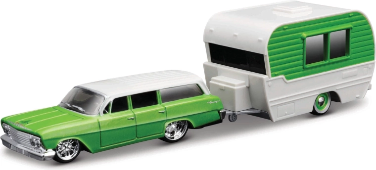 Maisto Chevrolet Biscayne Wagon met caravan 1:64