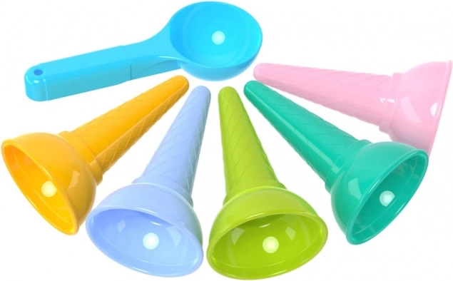 Set kleurrijke vormpjes voor ijshoorntjes met ijsschep