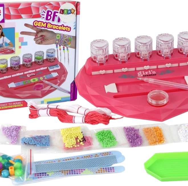creatieve set voor het maken van armbanden met steentjes in een hartvormige organizer
