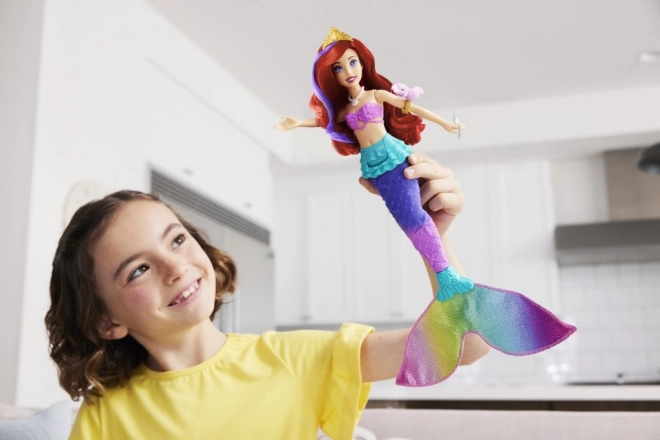MATTEL Disney Princess pop Ariel kleine zeemeermin zwemt, verandert van kleur