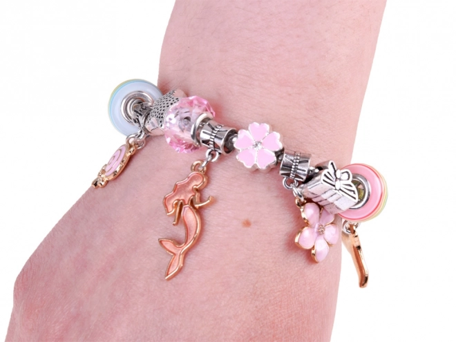 Creatieve kralenset voor het maken van armbanden met bedeltjes