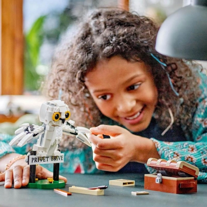 LEGO Harry Potter Hedwig op de Ligusterlaan