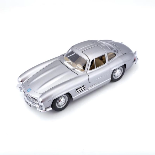 Bburago 1:24 Mercedes Benz 300SL zilver 18-22023