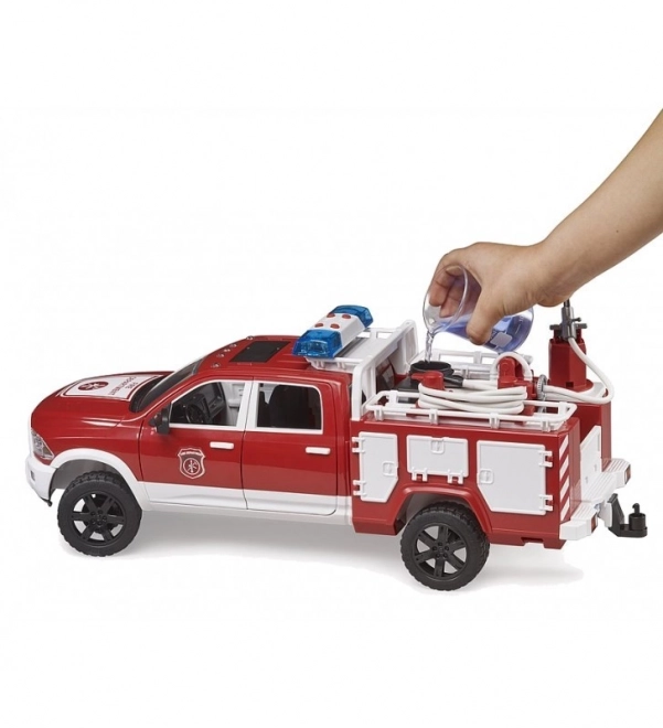 Bruder brandweerwagen RAM 2500 met licht- en geluidssirene
