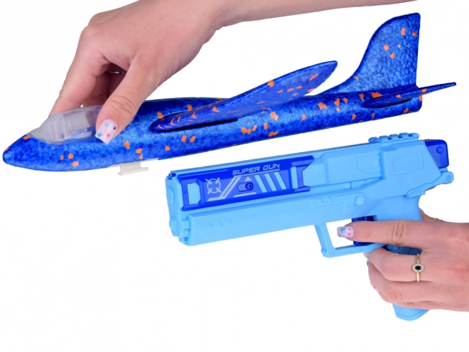 Schuimvliegtuig met LED-licht afgeschoten uit pistool