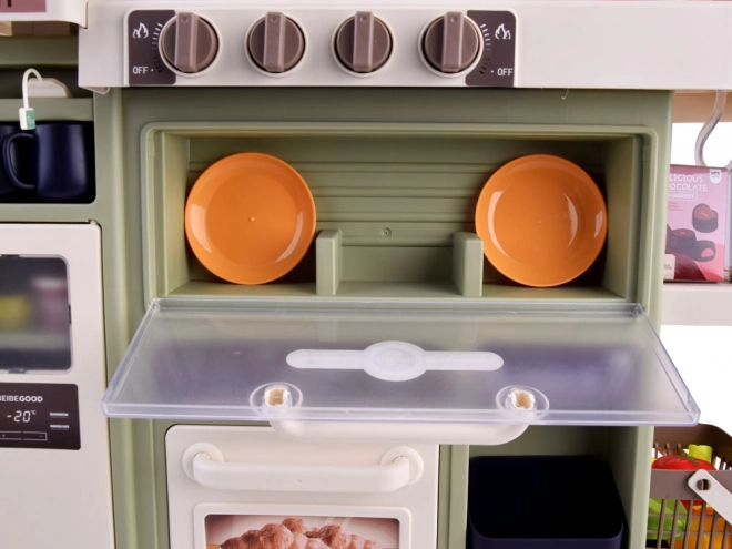 Realistische grote keuken met stoom, geluid en licht
