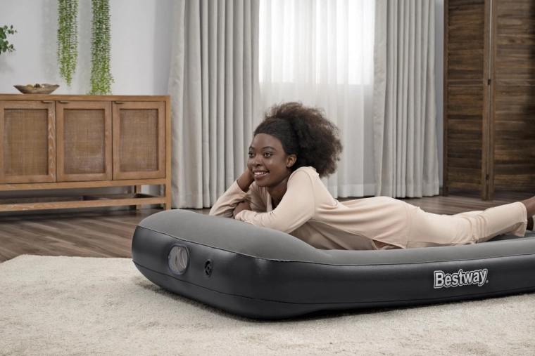 Comfortabel veloursoppervlak en geïntegreerd kussen