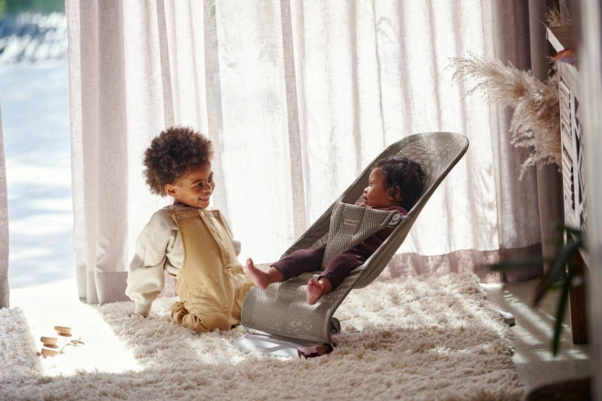 BABYBJORN - Wipstoeltje BLISS MESH - Parelroze – Grijs beige