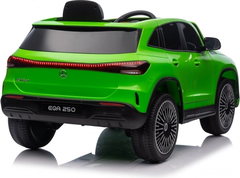 Elektrische auto Mercedes Benz EQA 250 groen