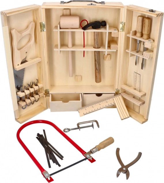 Houten kist met metalen gereedschap