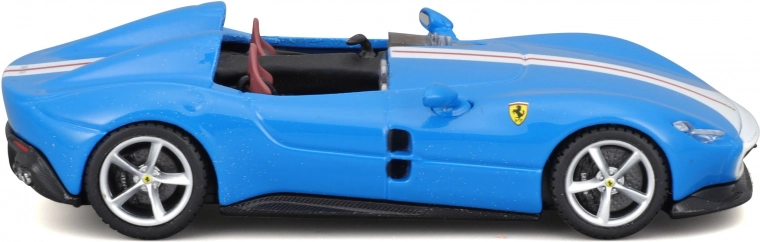 Gedetailleerd interieur en wielen