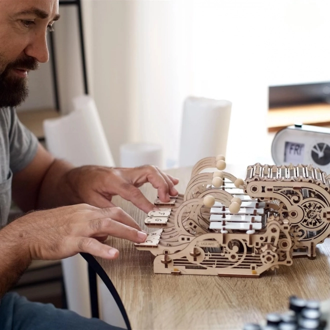 Ugears houten mechanisch model muziekinstrument Celesta