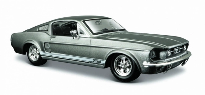 Geassembleerd model Ford Mustang GT 1967 1/24 grijs