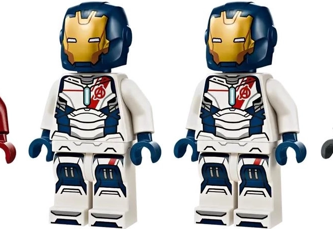 Iron Man en Iron Legion in gevecht