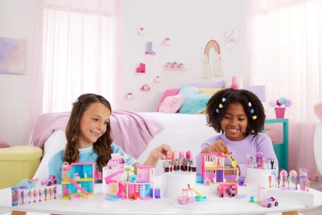 Mini BarbieLand-set met Barbie-figuur en voertuig