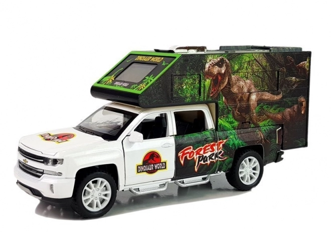 Woonwagen met witte dinosaurussen