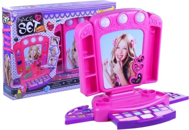 Roze kindertoiletje met cosmetica en lichtjes