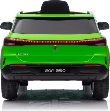 Elektrische auto Mercedes Benz EQA 250 groen