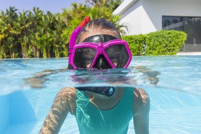 Roze duikset met masker en snorkel