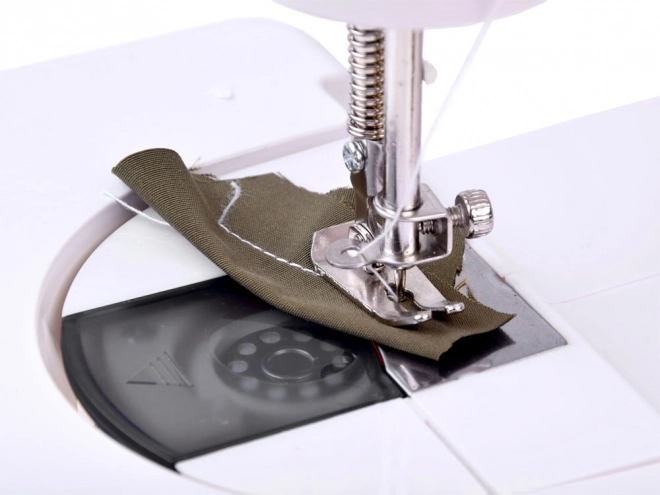 Mini naaimachine met voetpedaal