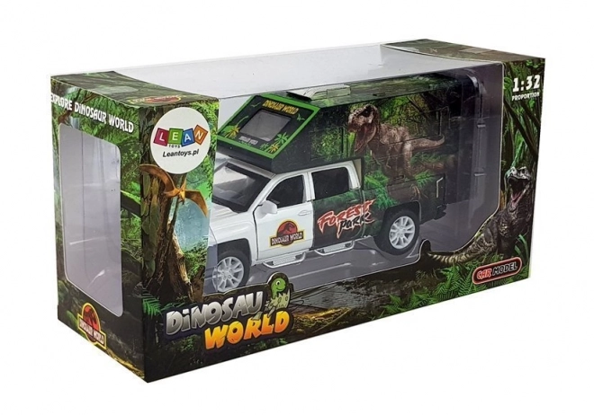 Woonwagen met witte dinosaurussen