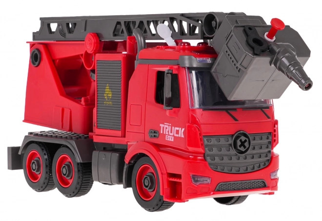 Roterende brandweerwagen met geluids- en waterfunctie