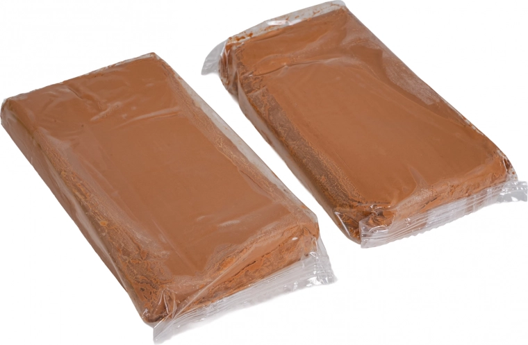 Twee verpakkingen klei klaar voor modelleren