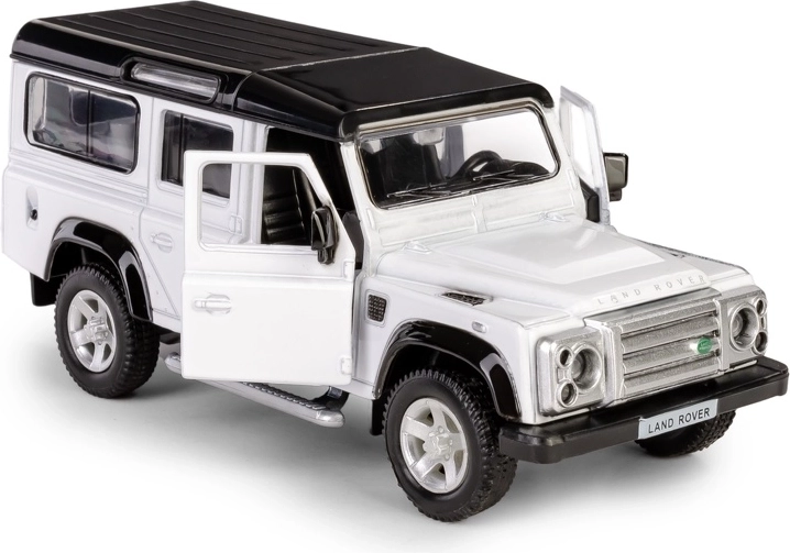 Openende deuren en gedetailleerd interieur