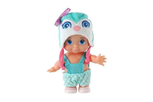Poppenbaby met muts kunststof stevig lichaam 15cm 4 soorten in doosje 9x16x6cm