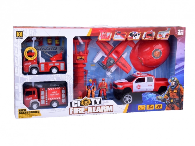 Grote brandweerwagen met geluid en kinderhelm