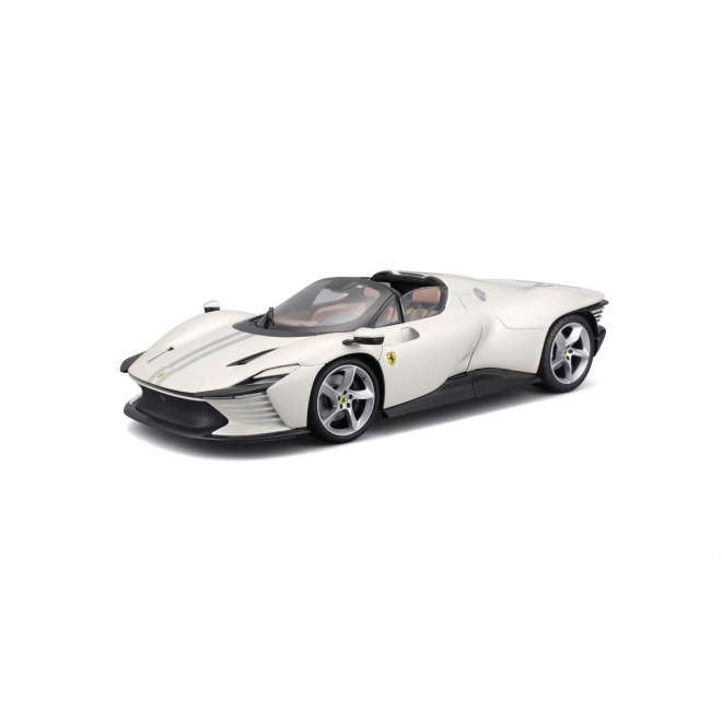 Bburago Ferrari Signature Series Daytona SP3 op schaal 1:18 wit
