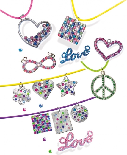 Sprankelende hangers en kleurrijke accessoires