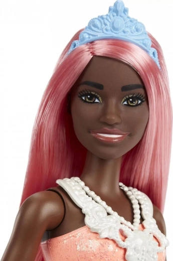Roze haar en koninklijke accessoires