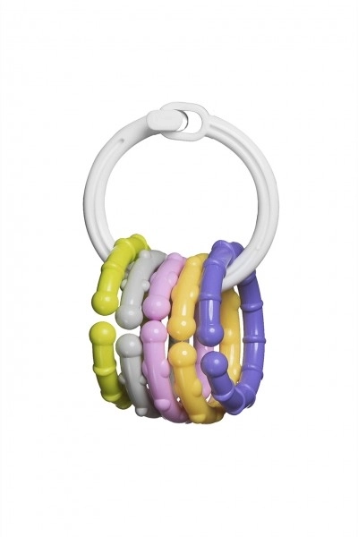 Rammelaar ring met kleurrijke hangers