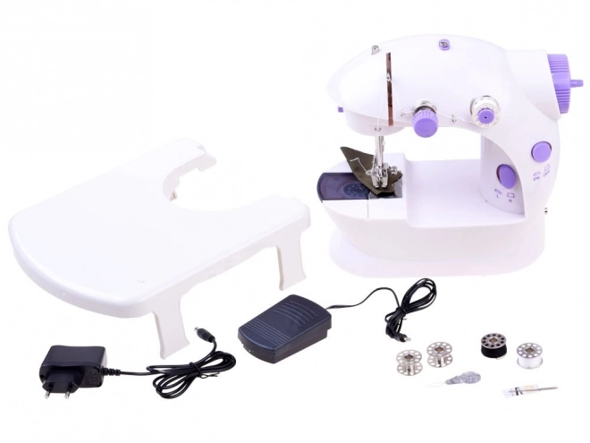 Mini naaimachine met voetpedaal en tafel