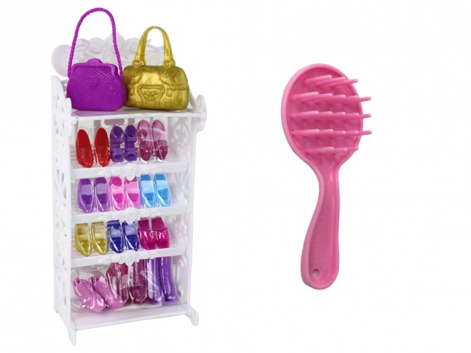 Pop met lang blond haar en accessoires