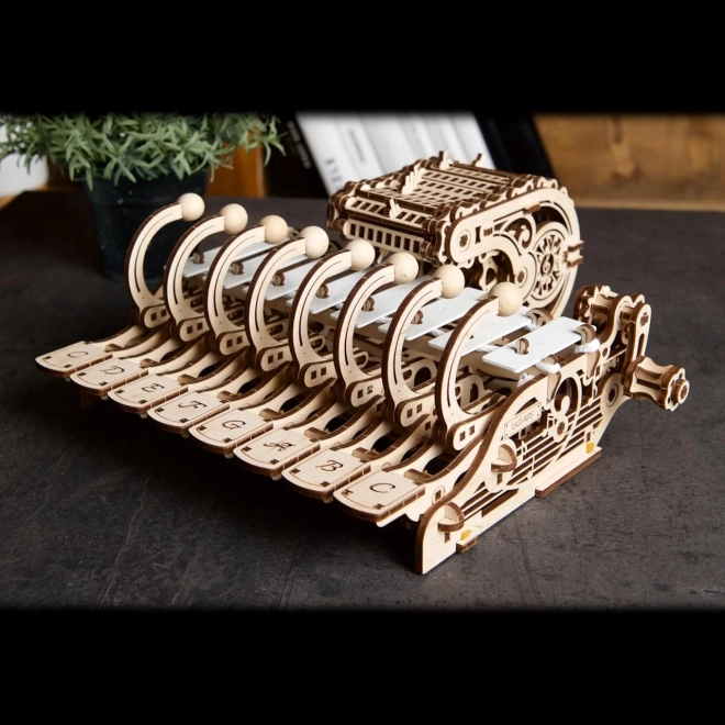 Ugears houten mechanisch model muziekinstrument Celesta