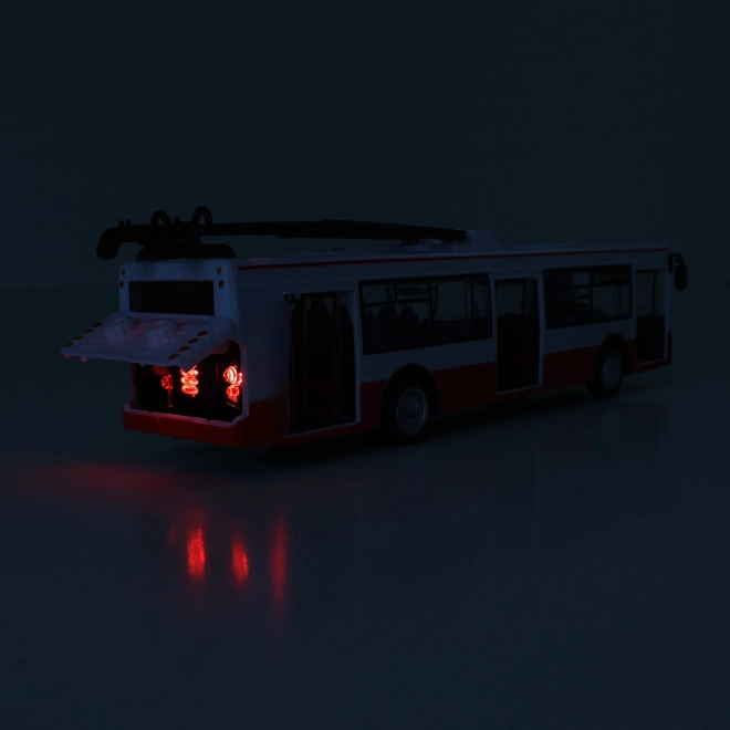 Trolleybus Tsjechisch sprekend plastic 29cm rood vrij rijden op bat. met licht en geluid in doos 33x11x10cm