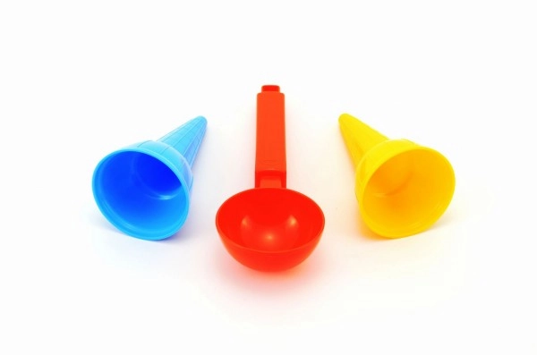 Creatief spel met “ijsjes” van zand