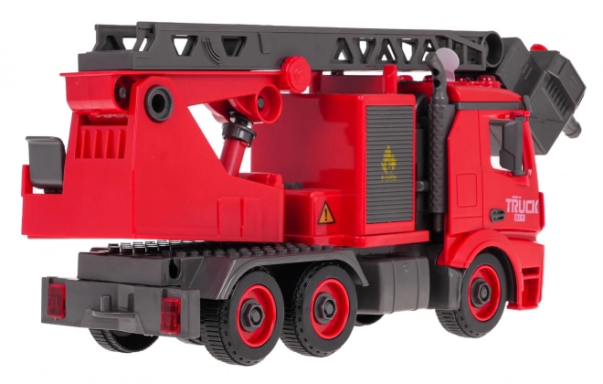 Roterende brandweerwagen met geluids- en waterfunctie