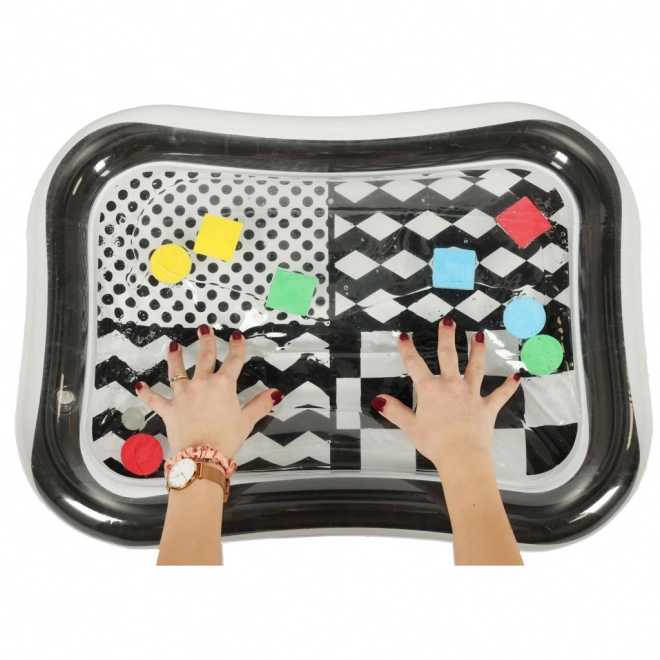 Baby watermat met contrasterende zwart-wit patronen