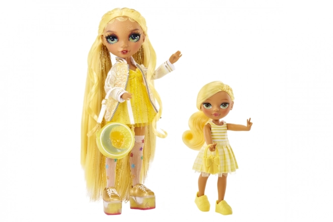 Rainbow High Kleine Zusje - Daisy (Geel) TV