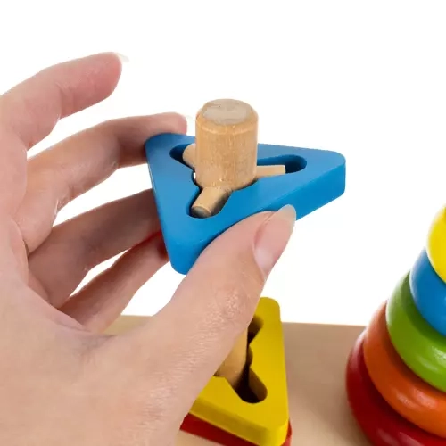 Houten kleurrijke piramide met vormen